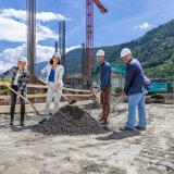 De gauche à droite : Sandra Moulin-Michellod, présidente de la Fondation Castel Notre Dame, Anne-Laure Couchepin-Vouilloz, présidente de Martigny Mathias Reynard, conseiller d'Etat en charge de la Santé et David Martinetti, vice-président de Martigny.